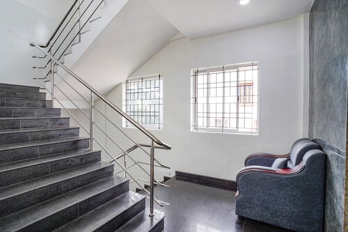 Fabhotel Rlv Green Palace