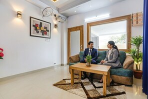 Lobby sitting area - Fabhotel Sonnet Inns (Ranchi)