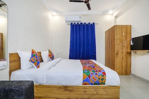 Egyptian cotton sheets, premium bedding, in-room safe, free WiFi