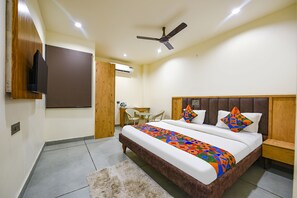 デラックス ルーム | エジプト綿のシーツ、高級寝具、セーフティボックス (室内)、WiFi (無料)