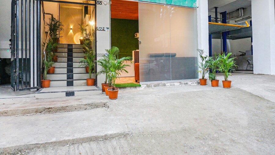 Fabhotel Royal Palace Inn