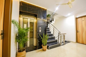 Lift - Fabhotel Midway (Amritsar)