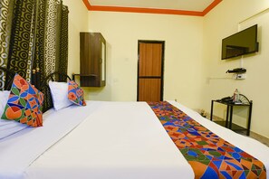 Egyptian cotton sheets, premium bedding, in-room safe, free WiFi - FabHotel Joaquim Beachside Resort (Baga)