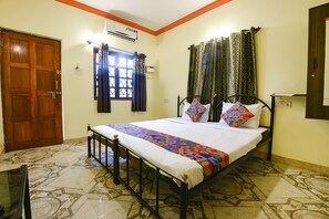 Premium Room - FabHotel Joaquim Beachside Resort (Baga)