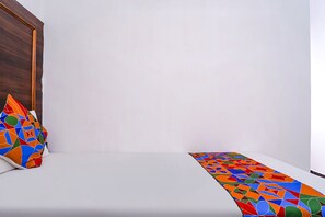 Egyptian cotton sheets, premium bedding, in-room safe, free WiFi - Fabhotel Aranmanai (Coimbatore)