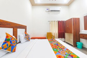 Egyptian cotton sheets, premium bedding, in-room safe, free WiFi - Fabhotel Shree Venkatesh Nileyam (Faizabad)