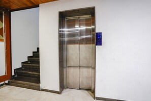 Elevator - Fabhotel Panchsheel (Vadodara)