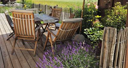 Ferienwohnung Alpenblume für 2 Personen mit Terrasse und überdachtem Balkon