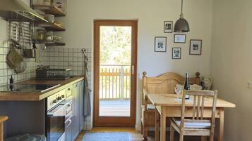 Four, plaque de cuisson, lave-vaisselle, cafetiĂšre/bouilloire