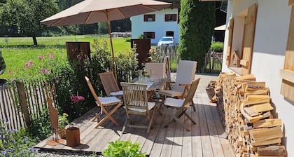 Ferienwohnung Alpenblume für 2 Personen mit Terrasse und überdachtem Balkon