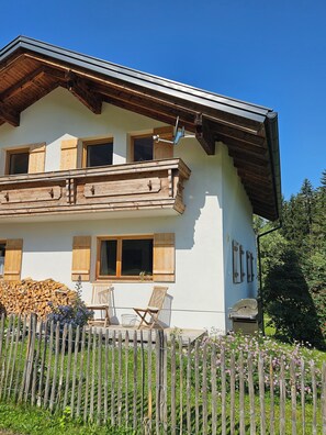 Exterior - Neu! Ferienwohnung Alpenblume für 2 Personen mit Terrasse und überdachtem Balkon (Bach/Stockach)