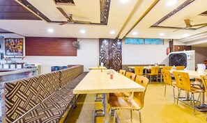 Restaurant - Fabhotel Raghumani Palace (Ujjain)