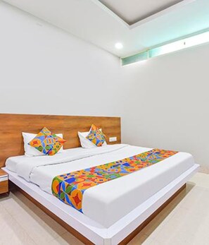 Egyptian cotton sheets, premium bedding, in-room safe, free WiFi - Fabhotel Raghumani Palace (Ujjain)