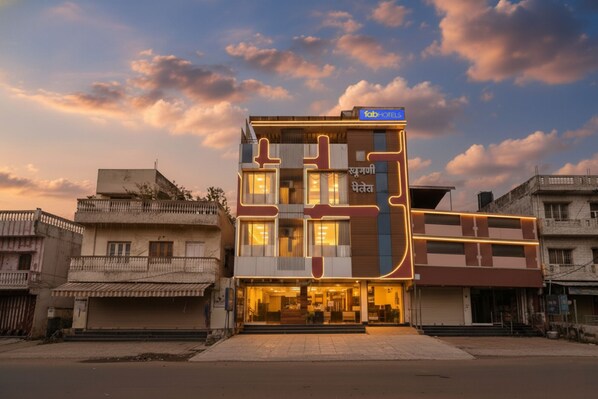 Exterior - Fabhotel Raghumani Palace (Ujjain)