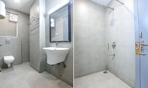 Shower, rainfall showerhead, free toiletries, towels - Fabhotel Sky Land (New Delhi)