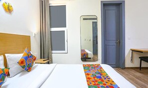 Egyptian cotton sheets, premium bedding, in-room safe, free WiFi - Fabhotel Sky Land (New Delhi)
