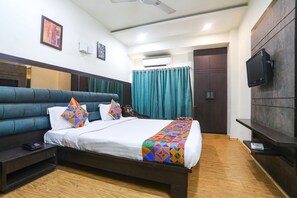 Deluxe Room | Egyptian cotton sheets, premium bedding, in-room safe, free WiFi - Fabhotel Dua Continental (Nagpur)