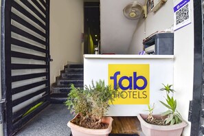 ฝ่ายต้อนรับ