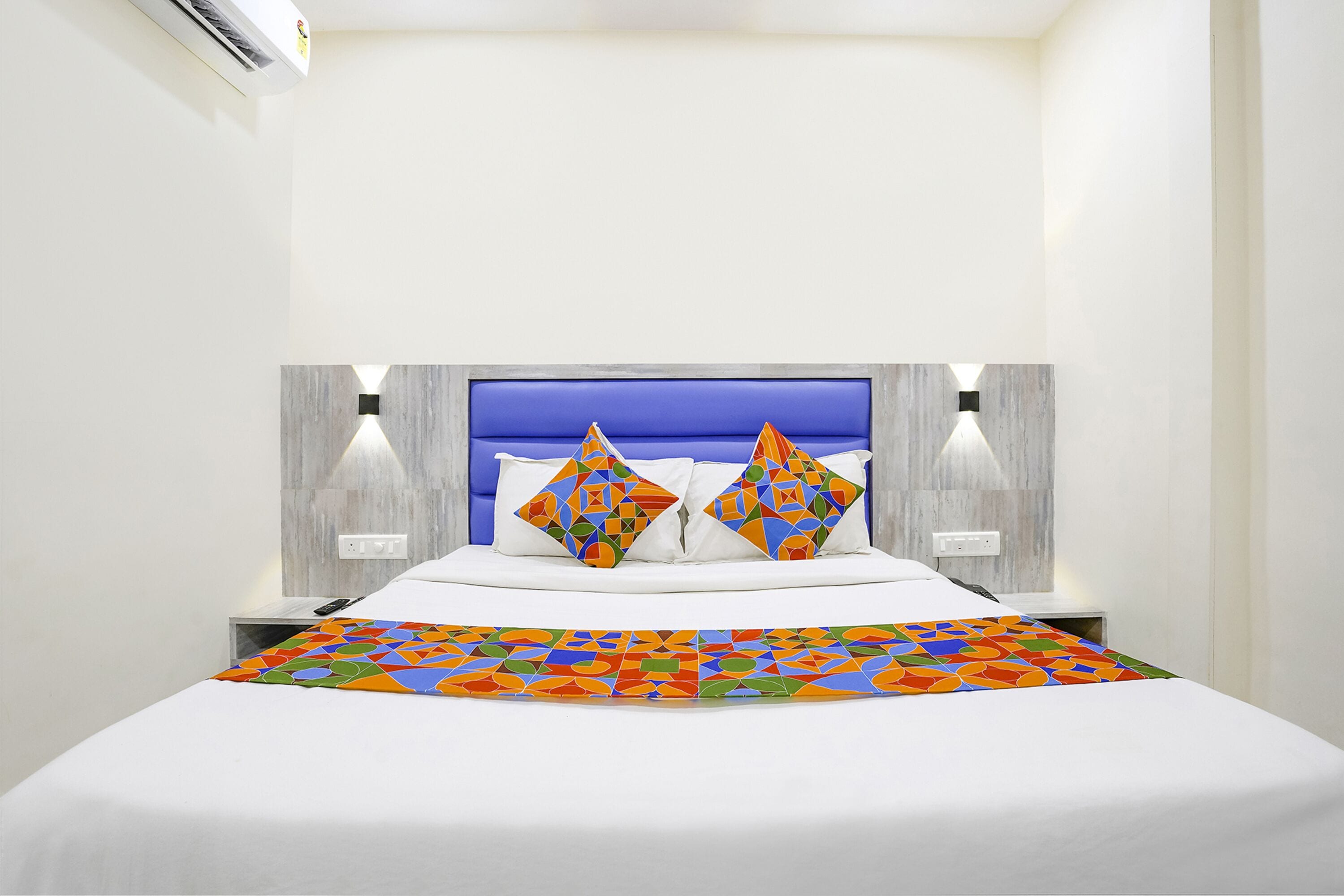 Rom – deluxe | Sengetøy i egyptisk bomull, sengetøy av topp kvalitet og safe på rommet