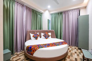 Egyptian cotton sheets, premium bedding, in-room safe, free WiFi - Fabhotel Luxurious Inn (Surat)