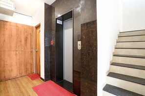 Lift - FabHotel Runway Inn (Nagpur)
