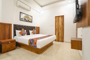 Egyptian cotton sheets, premium bedding, in-room safe, free WiFi - FabHotel Runway Inn (Nagpur)