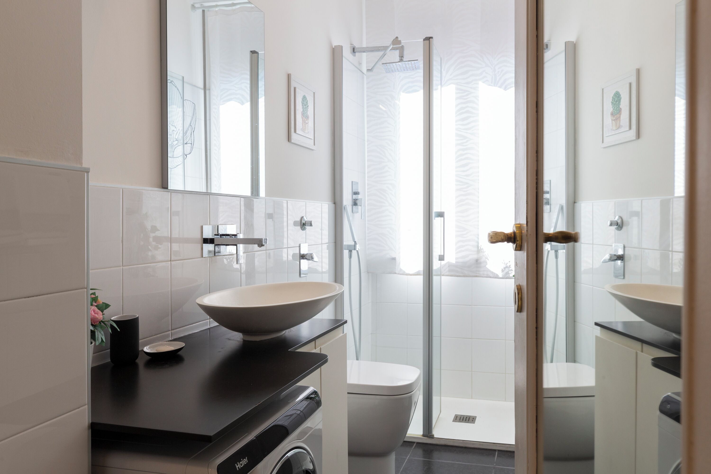 Comfort studio, balkon | Badkamer | Een douche, een regendouche, gratis toiletartikelen, een haardroger