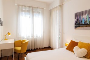 Estudio Confort, balcón | Escritorio, tabla de planchar con plancha, wifi gratis y ropa de cama