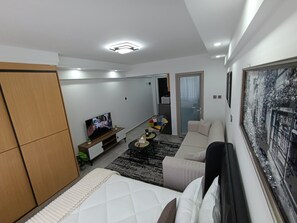 Deluxe Studio Suite, City View | Living area - Gatundu Heights Apartments Kileleshwa (Nairobi)