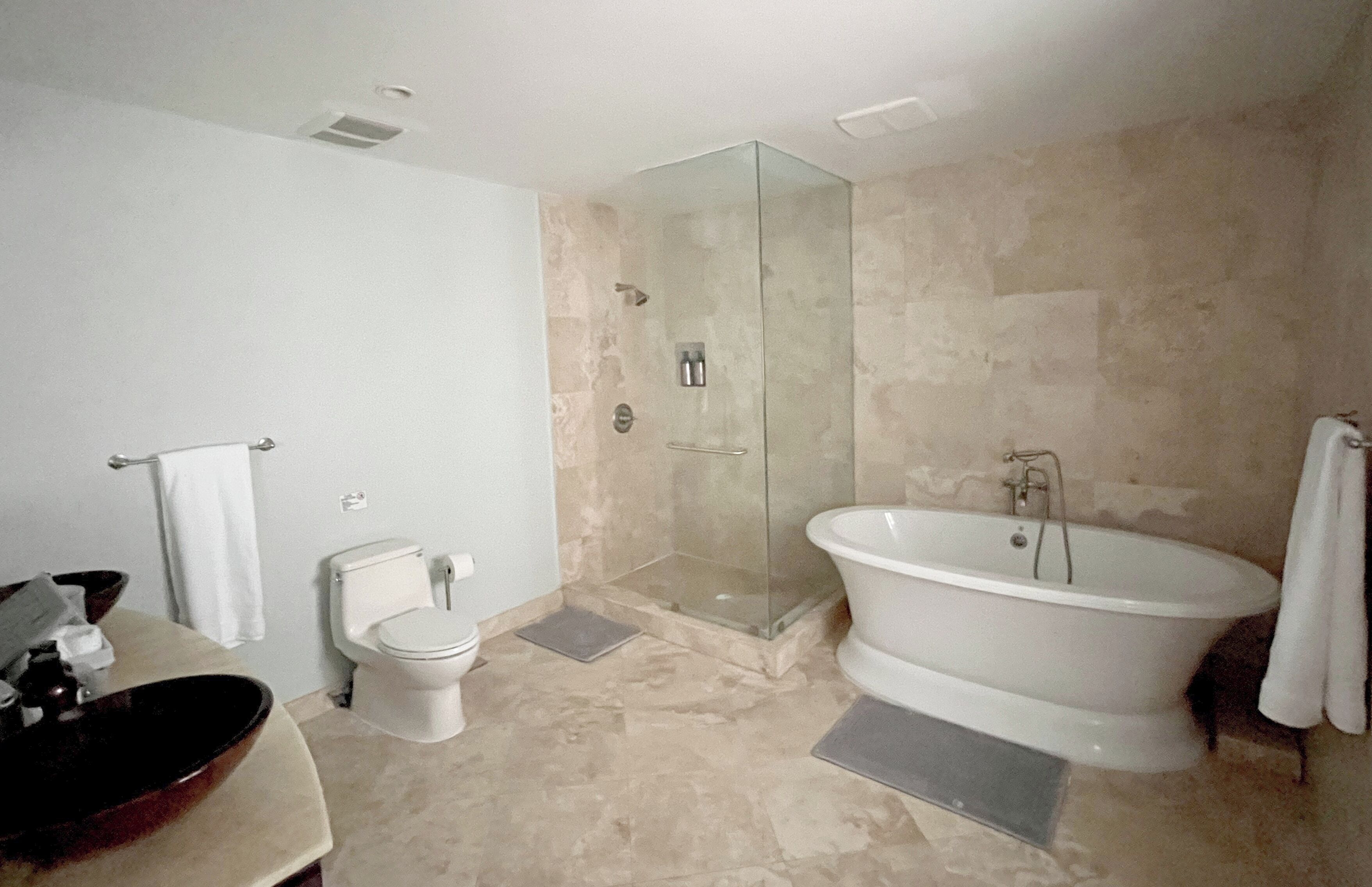 Bay View Villa Pool Pkg Wi-Fi 3 Beds 3 Bath 5 min Beach