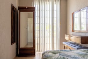 Comfort appartement, 2 slaapkamers, niet-roken, patio | 2 slaapkamers, een strijkplank/strijkijzer, gratis wifi