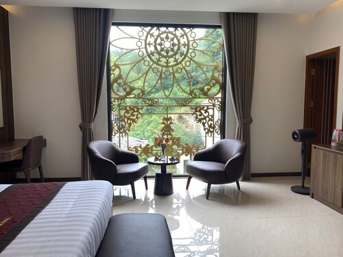 Song Nhi SaPa Hotel