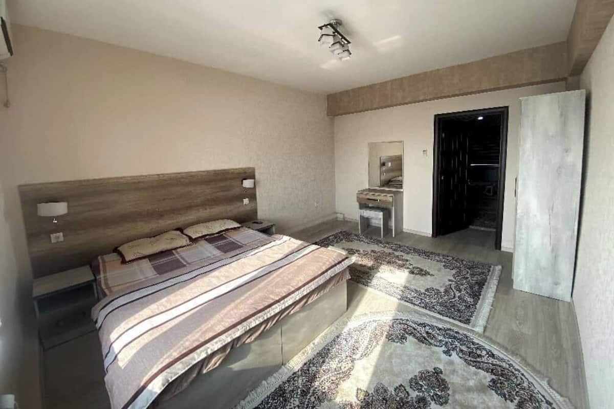 Suite, City View