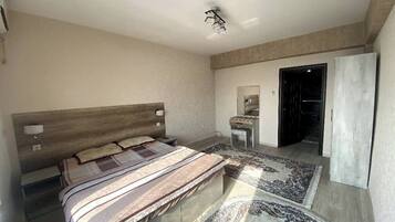 Suite, City View