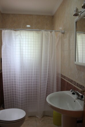 Shower, towels