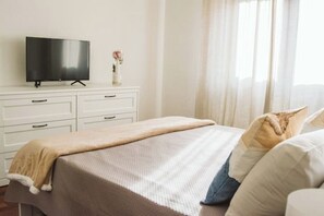 3 bedrooms, iron/ironing board, travel cot, WiFi