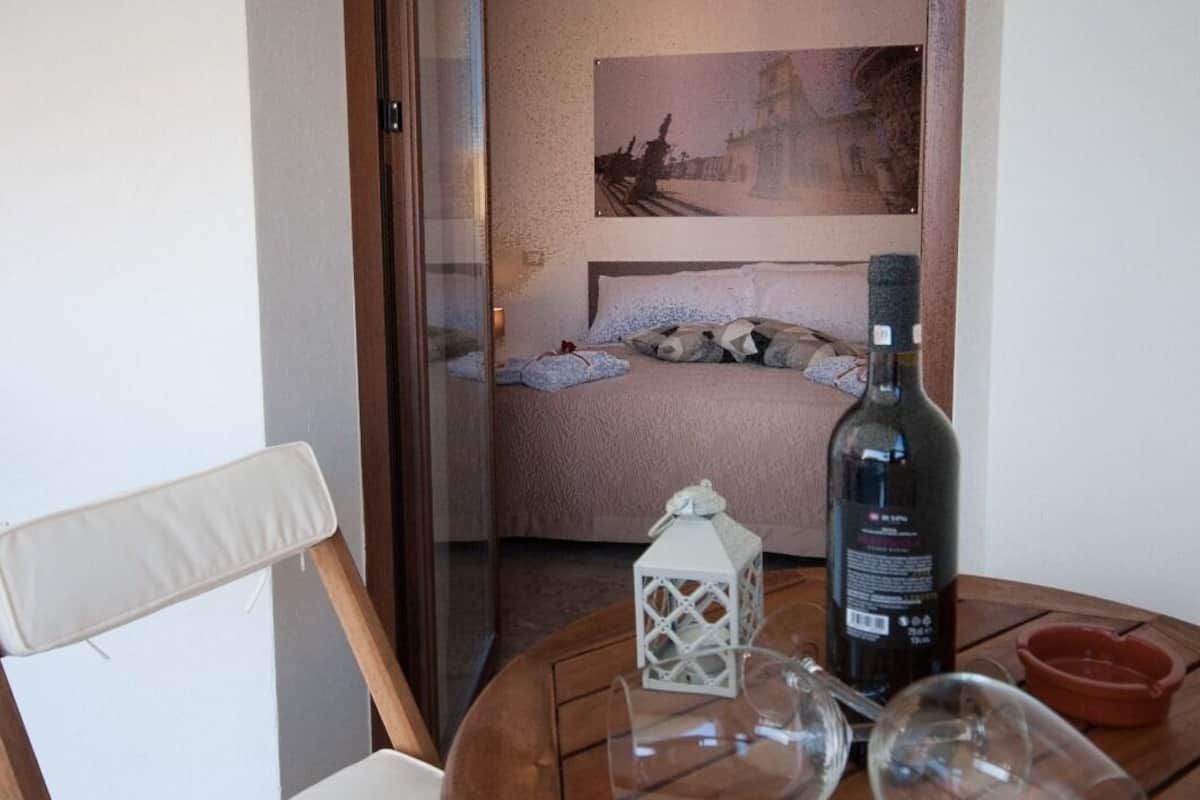 In-room safe, free WiFi