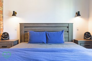 3 bedrooms, desk, iron/ironing board, free WiFi