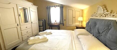 2 室のベッドルーム、アイロン / アイロン台、WiFi、ベッドシーツ