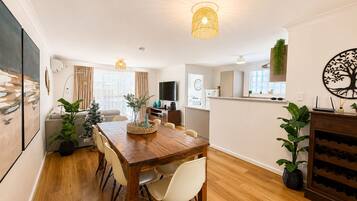 Deluxe House, Multiple Beds, Non Smoking | In-room dining