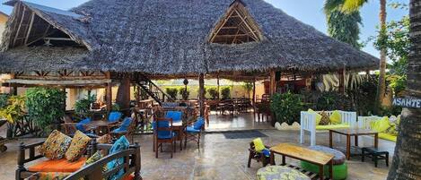 Bao gồm bữa sáng buffet hàng ngày