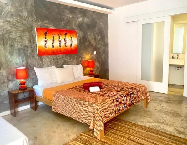 Doppia Comfort, vista mare parziale | Con stile personalizzato, una scrivania, letti aggiuntivi (a pagamento)