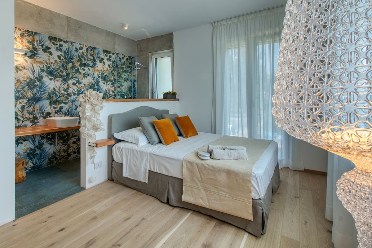 Deluxe tweepersoonskamer, balkon, uitzicht op tuin | 1 slaapkamer, geluiddichte muren, wifi