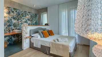 Deluxe Double Room, Balcony, Garden View | 1 bedroom, soundproofing, WiFi