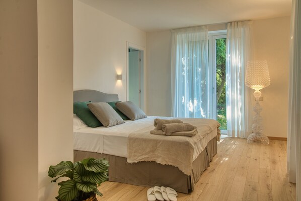 Suite supérieure, vue sur le jardin | Système d’insonorisation, Wi-Fi