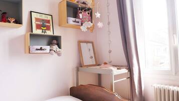 5 habitaciones, escritorio, wifi y ropa de cama