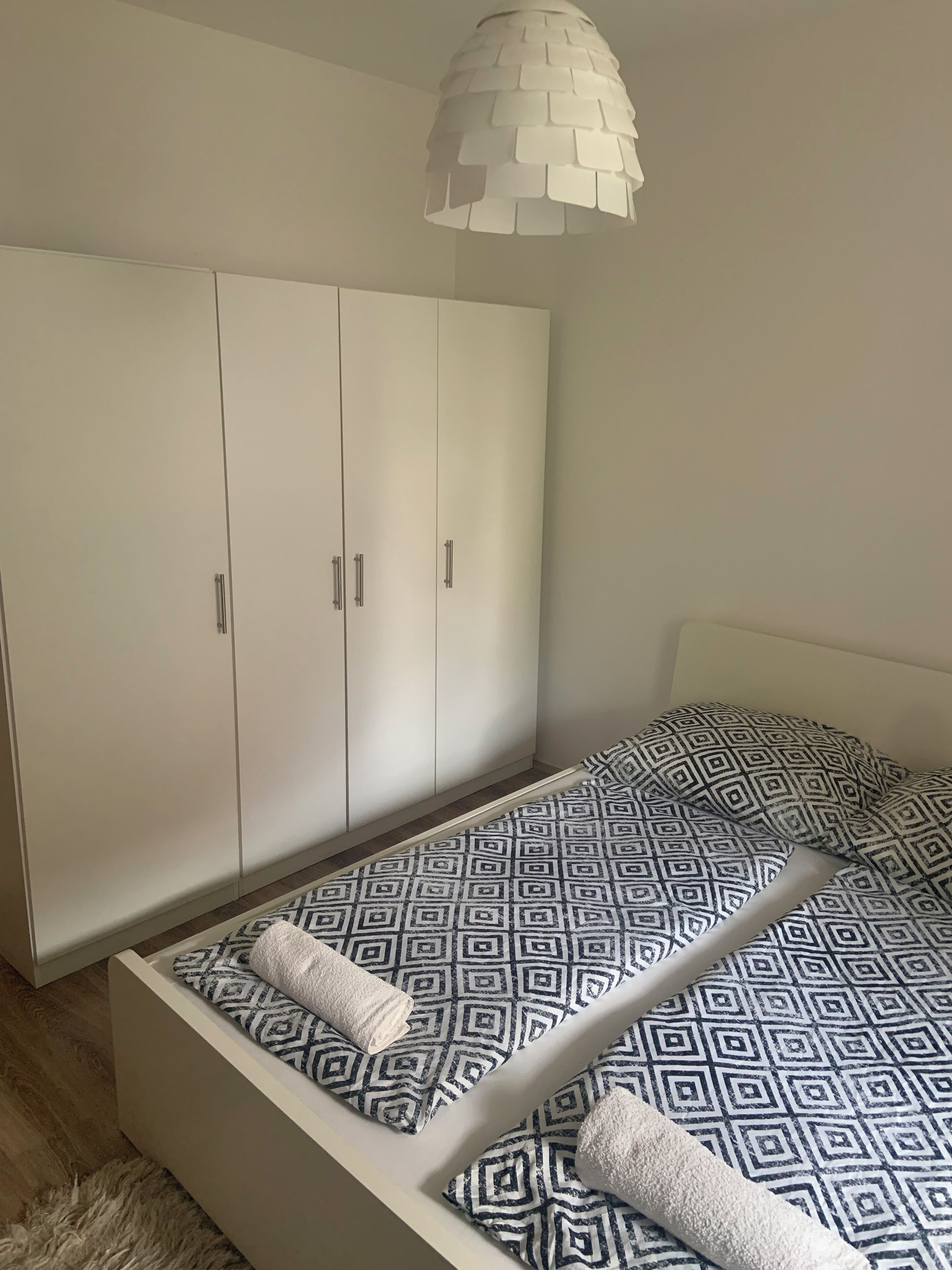 1 habitación, escritorio, tabla de planchar con plancha y wifi gratis 