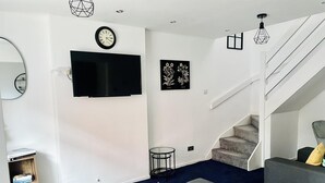 House | Living area - Cozy 2 Bedhouse 20mins From Manchester City Centre (Oldham)