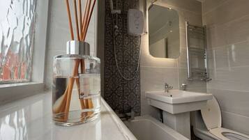 House | Bathroom | Combined shower/tub, deep soaking tub, towels