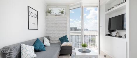 Apartment, 1 Bedroom, City View | Living room | 27-inch flat-screen TV with digital channels